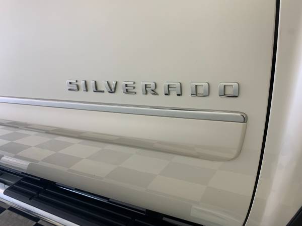 2011 Chevrolet Silverado 1500 LTZ 5 3L Crew Cab White Diamond Pearl for sale in Cambridge, MN – photo 14