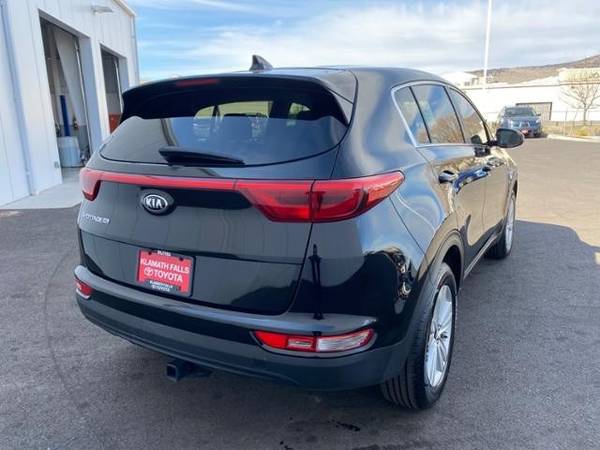 2017 Kia Sportage LX FWD SUV - - by dealer - vehicle for sale in Klamath Falls, OR – photo 8