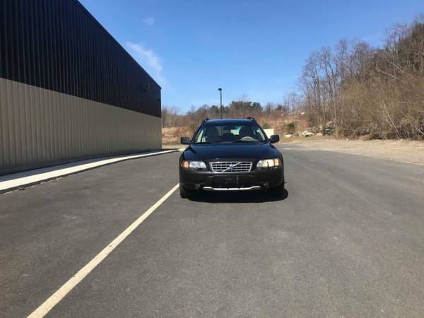 2001 Volvo V70 XC AWD 5dr Wgn w/SR==LEATHER==CLEAN TITLE==READY TO... for sale in Stoughton, MA – photo 2