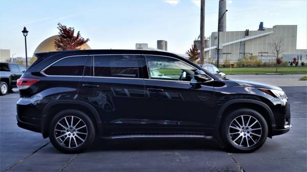 2018 Toyota Highlander SE AWD fully loaded - cars & trucks - by... for sale in Clinton, IA – photo 6