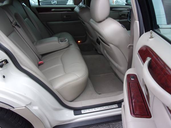 2005 LINCOLN TOWN CAR SIGNATURE LIMITED 100K LOW MILES - cars & for sale in Holiday, FL – photo 14