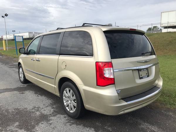 2011 Chrysler Town & Country Touring-L for sale in Shippensburg, PA – photo 8