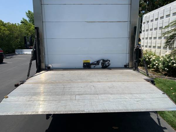 2015 Isuzu NQR 18 Reefer Box Truck w/Liftgate CARB Compliant - cars for sale in Riverside, CA – photo 18
