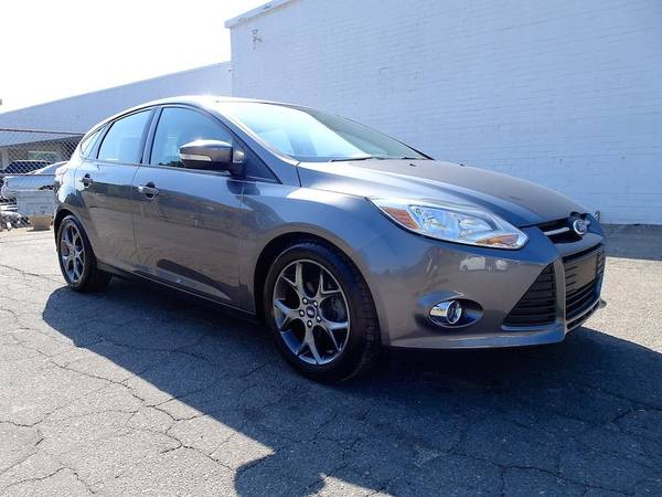 Ford Focus Automatic Hatchback Leather Carfax Certified Cheap car cars for sale in Roanoke, VA – photo 2