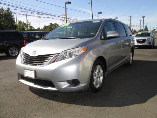 2011 Toyota Sienna LE Minivan 4D Cars and Trucks for sale in Portland, OR – photo 5