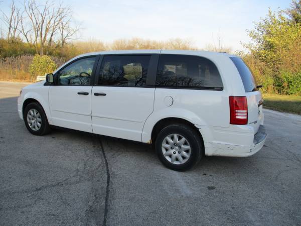 2008 CHRYSLER TOWN AND COUNTRY - cars & trucks - by owner - vehicle... for sale in Highland Park, IL – photo 5