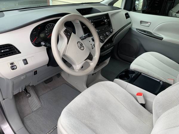2011 TOYOTA SIENNA - - by dealer - vehicle automotive for sale in Medford, OR – photo 17