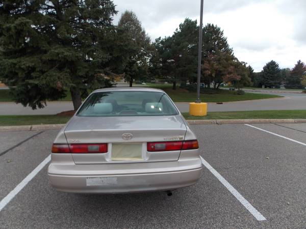 1999 Toyota Camry LE - Gold for sale in Saint Paul, MN – photo 3