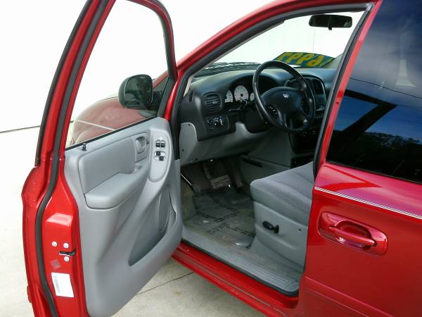 2007 Dodge Caravan-29,000 MILES! SEATS 7 PASSENGERS COMFORTABLY! for sale in Silvis, IA – photo 8