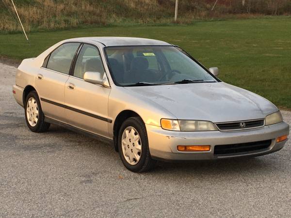 1996 Honda accord - cars & trucks - by dealer - vehicle automotive... for sale in York, PA – photo 2