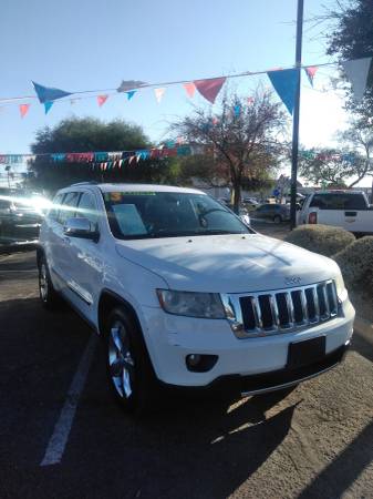 2013 jeep grand cherokee overland 4x4 HEMI,,two owners clean carfax... for sale in Glendale, AZ