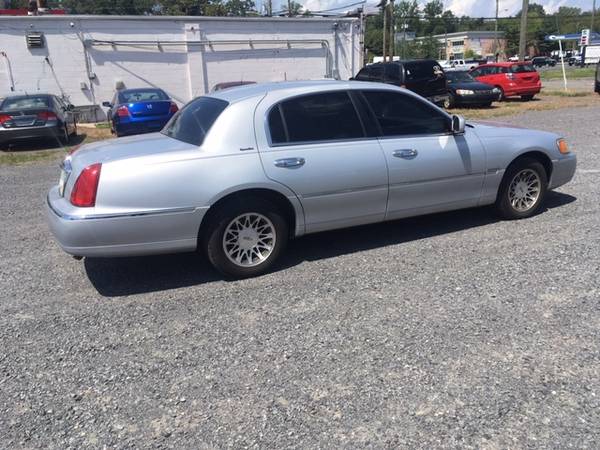 2001 Lincoln Town Car for sale in MANASSAS, District Of Columbia – photo 3