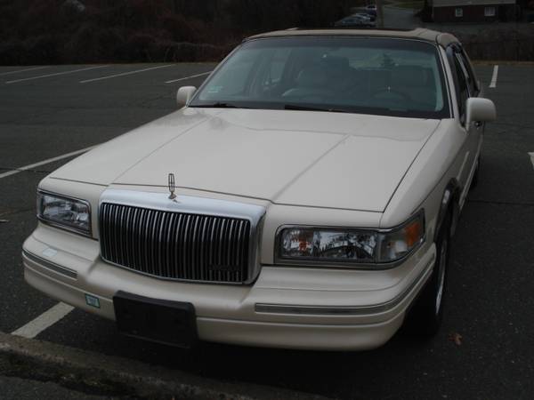 █ 1996 LINCOLN TOWN CAR CARTIER EDITION █ - cars & trucks - by owner... for sale in Weston, MA – photo 9