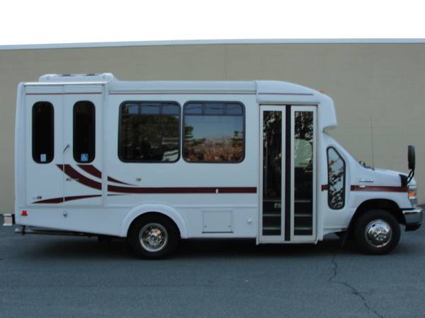 (( 2014 FORD E350 SHUTTLE VAN w/Wheelchair Lift )) Very Low Miles! -... for sale in Mechanicville, NY, MA – photo 3