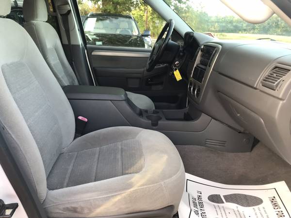 2004 Ford Explorer XLT 4.0L 4WD * White * 3rd Row Seating for sale in Monroe, NY – photo 21