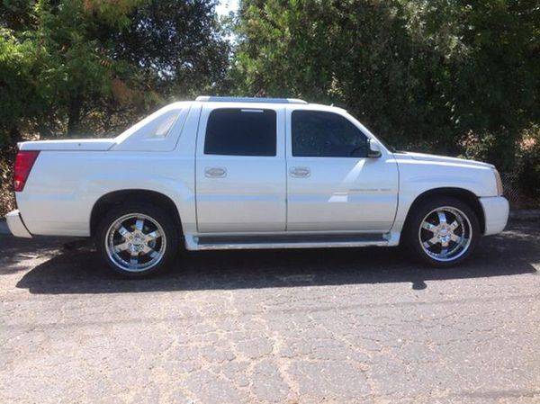 2005 Cadillac Escalade EXT Base AWD 4dr Crew Cab SB Fast Easy Credit A for sale in Atascadero, CA – photo 2