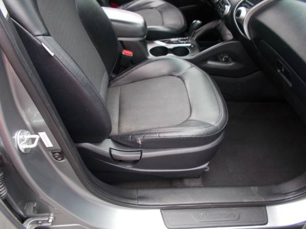 2010 Hyundai Tucson GLS - All Wheel Drive - Leather for sale in West Warwick, CT – photo 21