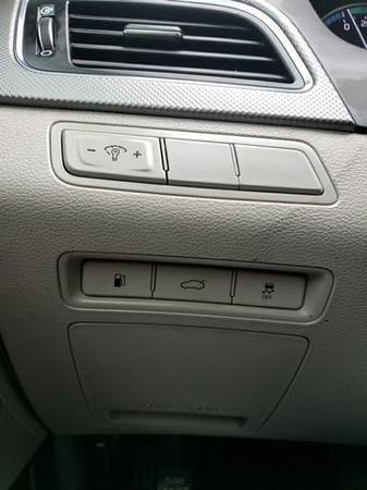 * * * 2016 Hyundai Sonata Plug-in Hybrid Sedan 4D * * * - cars &... for sale in Santa Clara, UT – photo 21