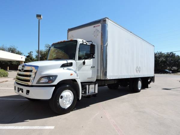 2015 HINO 268 26 FOOT BOX TRUCK W/LIFTGATE with for sale in Grand Prairie, TX – photo 2