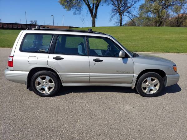 2001 Subaru Forester S - - by dealer - vehicle for sale in Moorhead, ND – photo 2