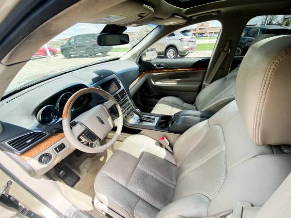 2010 Lincoln MKT Ecoboost - - by dealer - vehicle for sale in Bowling Green, MI – photo 16