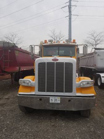 2010 Peterbilt 388. Low miles! for sale in Chicago, IL – photo 2