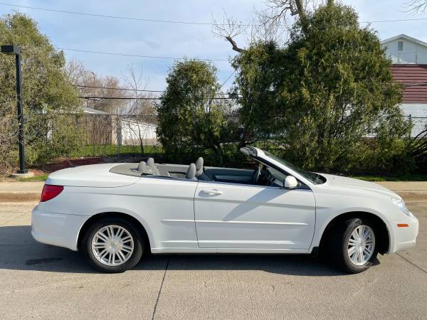 ONLY 92, 000 MILES! 2008 CHRYSLER SEBRING CONVERTIBLE TOURING - cars for sale in Cedar Rapids, IA – photo 9