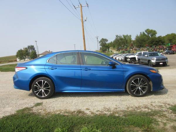 2020 Toyota Camry SE 23,813 Miles - $20,900 - cars & trucks - by... for sale in Colfax, NE – photo 4