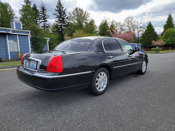 2011 LINCOLN TOWN CAR LTD - - by dealer - vehicle for sale in Lynnwood, WA – photo 7