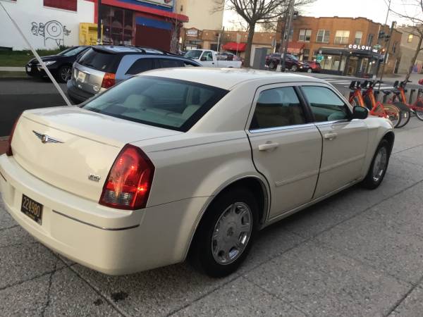 2006 Chrysler 300 Touring 3 5 Loaded runs & Looks like new only for sale in Washington, District Of Columbia – photo 6