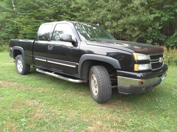 2006 Chevrolet Silverado Z71 4x4 - cars & trucks - by owner -... for sale in Chichester, NH – photo 2