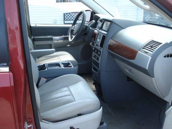 2008 Chrysler Town and Country - cars & trucks - by dealer - vehicle... for sale in ottumwa, IA – photo 8