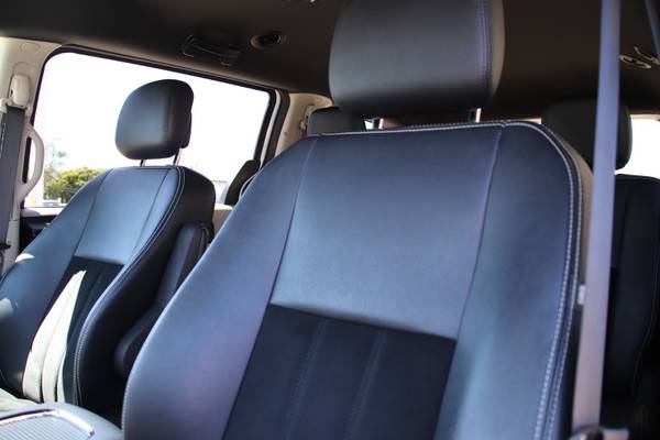 2018 Dodge GRAND CARAVAN Passenger Van SXT mini-van White for sale in Burlingame, CA – photo 10