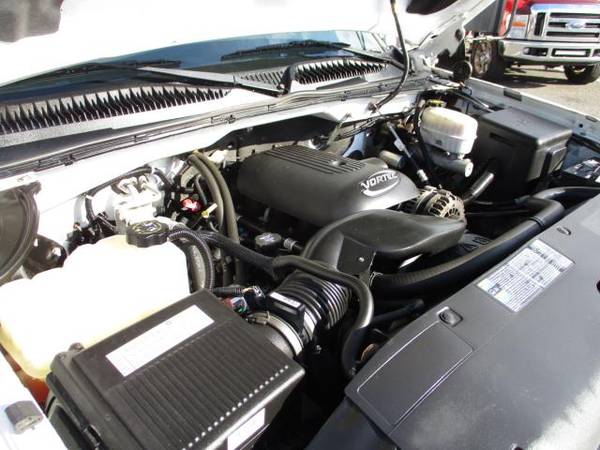 2007 Chevrolet Silverado 3500 Classic REG. CAB 4X4 GAS, CAB CHASSIS... for sale in south amboy, VA – photo 21