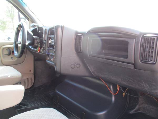 2008 Chevrolet CC4500 CREW CAB 4500 HAULER TRUCK 67K MILES - cars & for sale in south amboy, AL – photo 11
