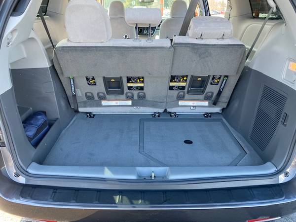 2016 Toyota Sienna LE Mobility van wheelchair handicap accessible for sale in SKOKIE, WI – photo 13