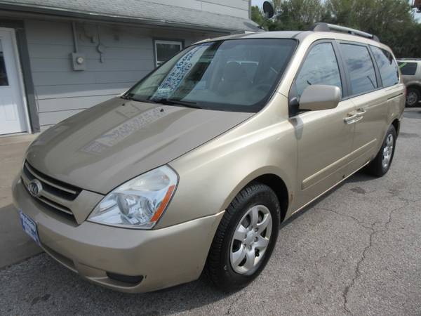 2007 Kia Sedona LX - Automatic/Third Row Seating/1 Owner - SALE!! for sale in Des Moines, IA – photo 2