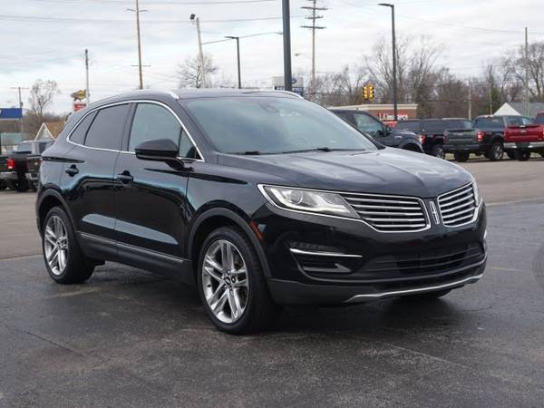 *2016* *Lincoln* *MKC* *Reserve* - cars & trucks - by dealer -... for sale in Muskegon, MI – photo 4