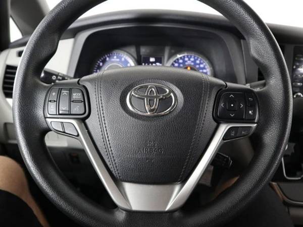 2018 *Toyota* *Sienna* *LE Automatic Access Seat FWD 7- for sale in Tucker, GA – photo 16