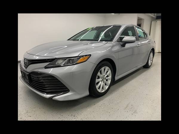 2019 Camry 24k mi 1 Owner 39mpg Camera BT Aux Input Looks NEW - cars for sale in Maplewood, MO – photo 2