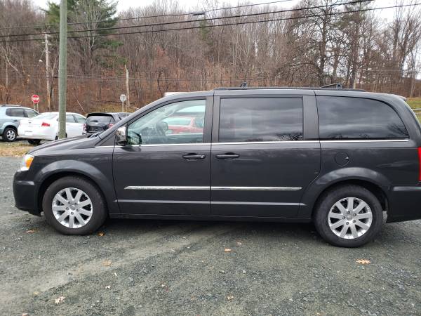2011Chrysler Town and Country Touring L Florida Vehicle No Rust -... for sale in Wynantskill, NY – photo 8