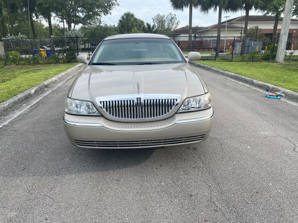 Lincoln Town Car 2008 showroom with Only 86k - - by for sale in West Palm Beach, FL – photo 5