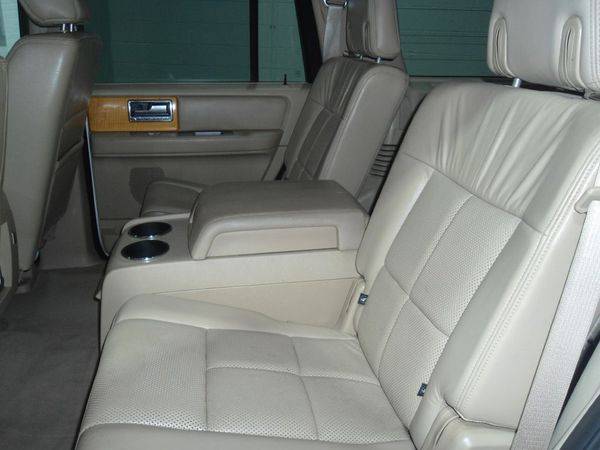 2010 LINCOLN NAVIGATOR LUXURY - FINANCING AVAILABLE-Indoor Showroom! for sale in PARMA, OH – photo 12