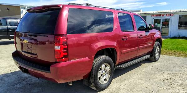 2007 Chevrolet Suburban LT - cars & trucks - by dealer - vehicle... for sale in Neenah, WI – photo 9