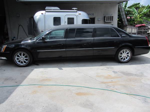 2011 DTS Cadillac Superior 6 door Limousine funeral car hearse for sale in Hollywood, SC – photo 9