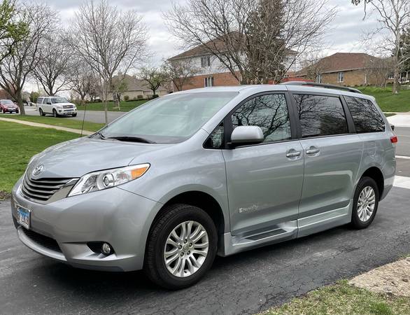 Toyota Sienna XLE BraunAbility Conversion Van - - by for sale in Frankfort, IL – photo 4