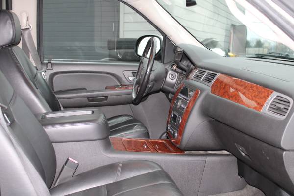 2008 Chevrolet Suburban 1500 LTZ - - by dealer for sale in Whitestown, IN – photo 7