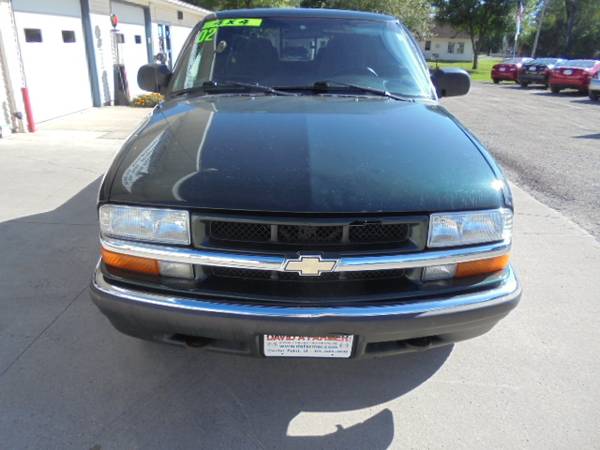 2002 Chevy S10 LS Crew Cab 4X4**New Tires/Sharp**{www.dafarmer.com} for sale in CENTER POINT, IA – photo 3