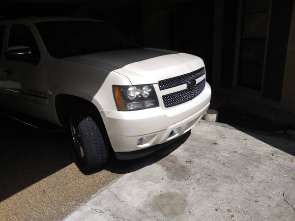 2008 suburban ltz pearl white loaded take over payments for sale in Holiday, FL – photo 3