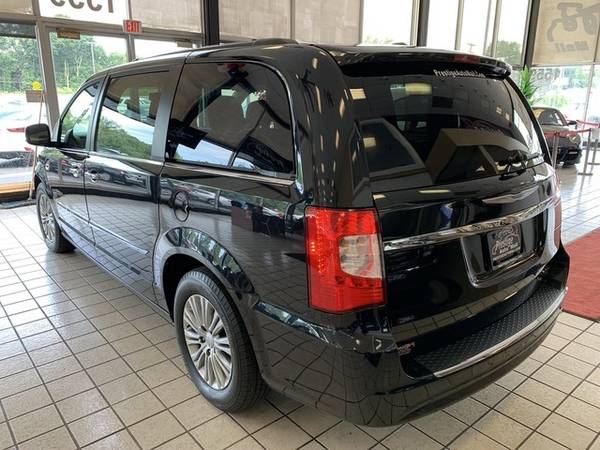 *2016* *Chrysler* *Town Country* *Touring-L Anniversary Edition* -*... for sale in Tallmadge, MI – photo 17